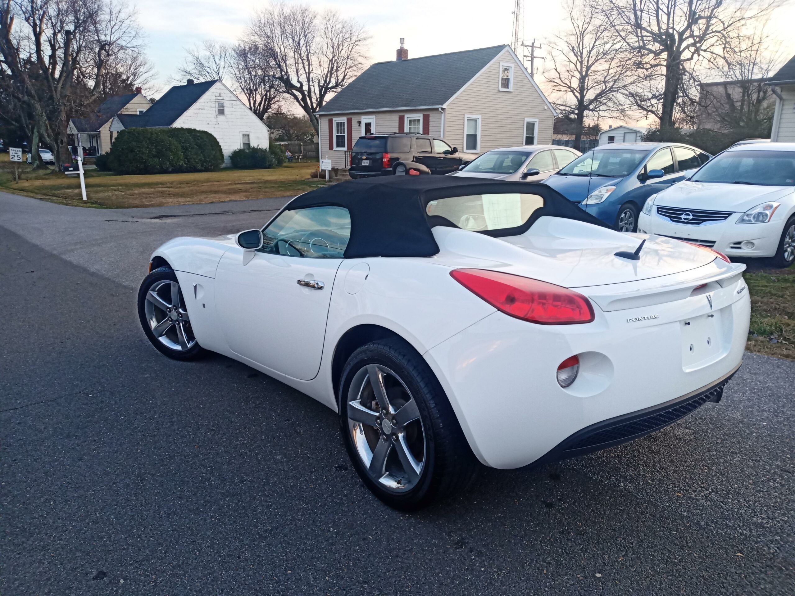 2009 Pontiac Solstice Base photo 6